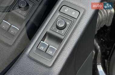 Минивэн Volkswagen Multivan 2019 в 