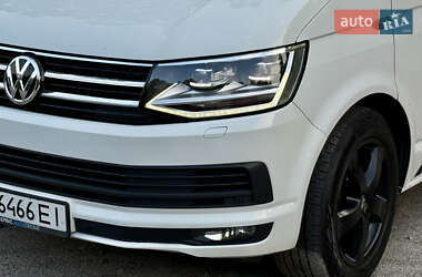 Минивэн Volkswagen Multivan 2011 в 