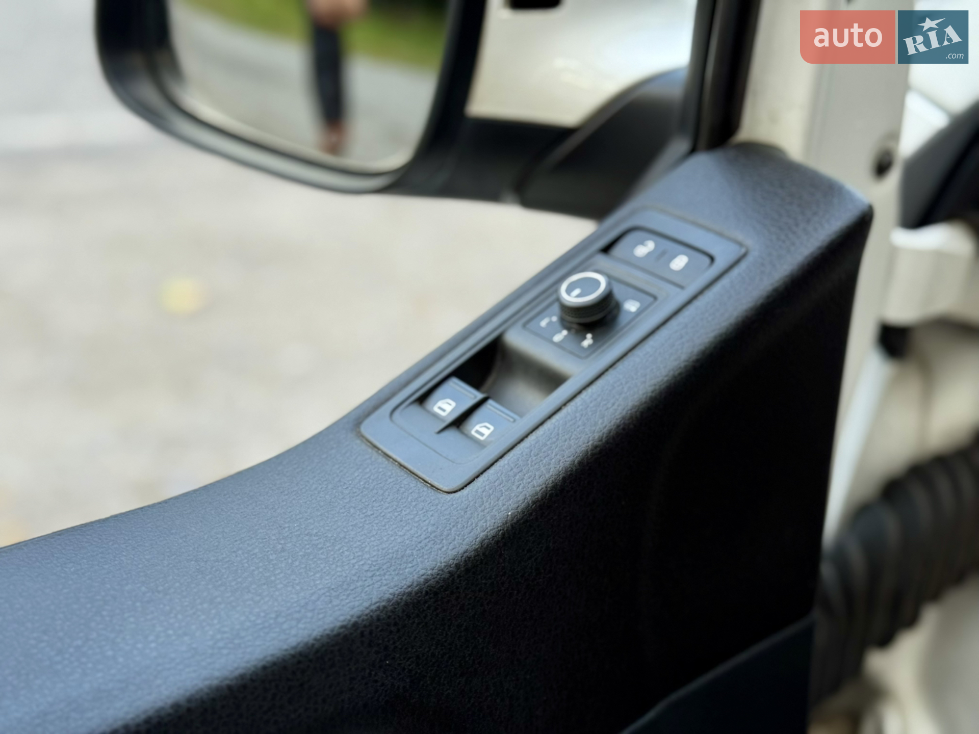 2011 Volkswagen Multivan - мініатюра 34