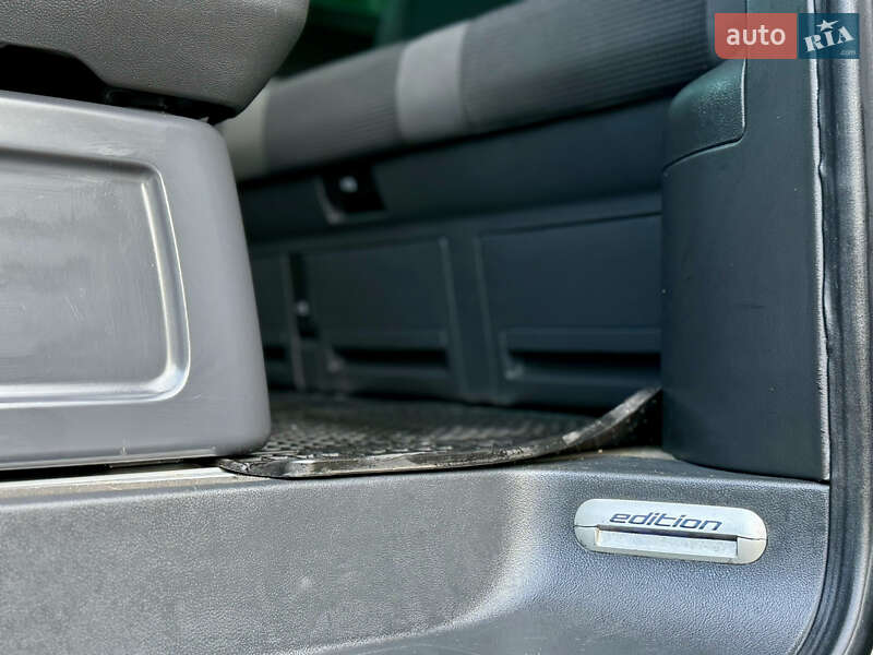 Минивэн Volkswagen Multivan 2011 в Хмельницком