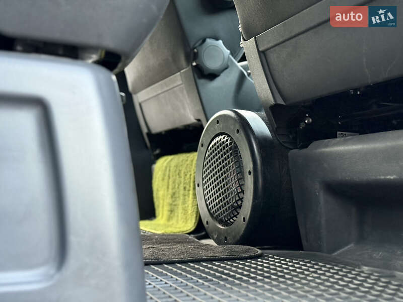 Минивэн Volkswagen Multivan 2011 в Хмельницком