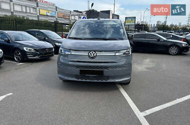 Минивэн Volkswagen Multivan 2023 в 