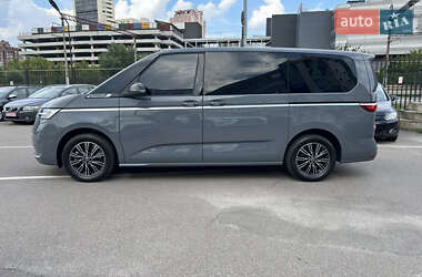 Минивэн Volkswagen Multivan 2023 в 
