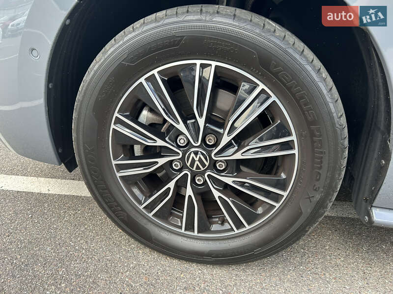 Минивэн Volkswagen Multivan 2023 в Киеве
