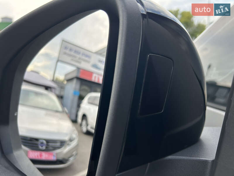 Минивэн Volkswagen Multivan 2023 в Киеве