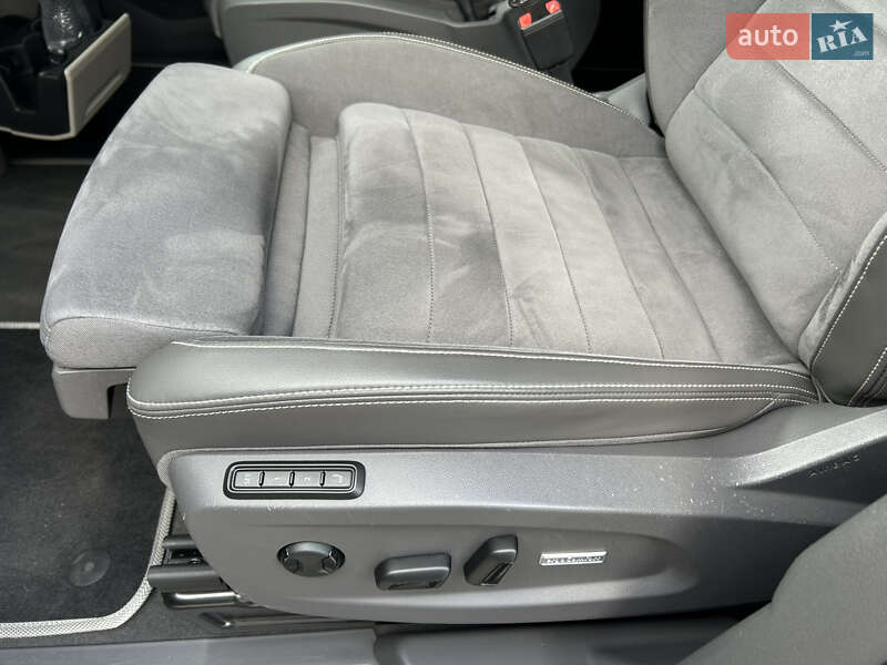 Минивэн Volkswagen Multivan 2023 в Киеве