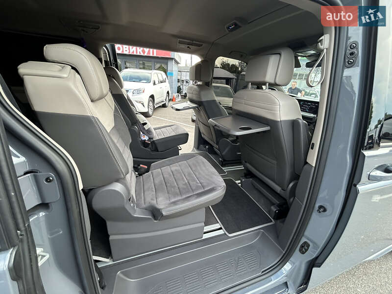 Минивэн Volkswagen Multivan 2023 в Киеве