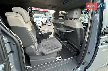 Минивэн Volkswagen Multivan 2023 в 