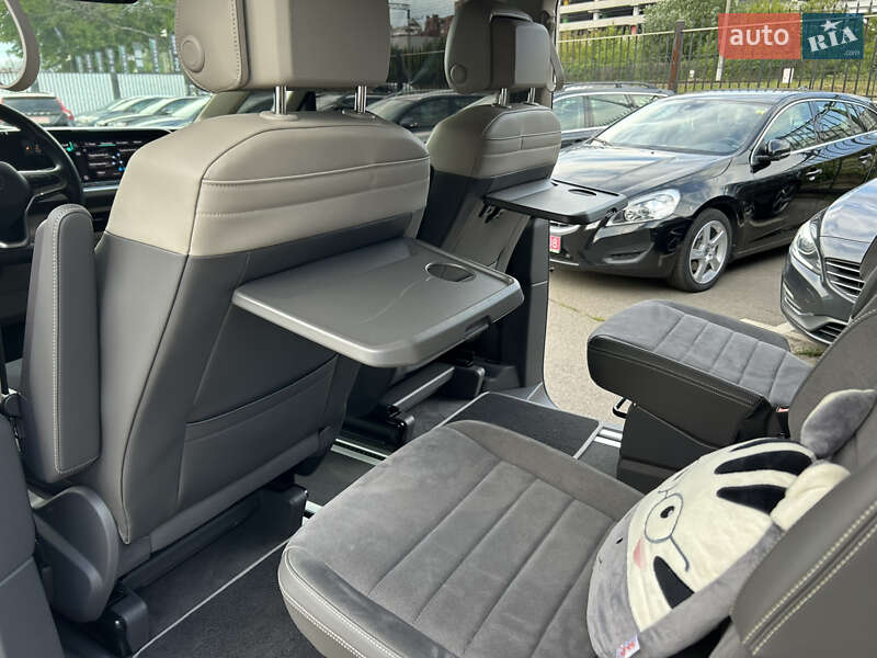 Минивэн Volkswagen Multivan 2023 в Киеве