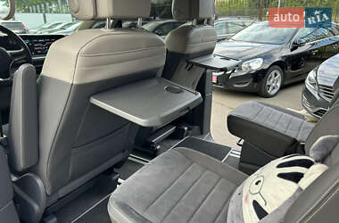 Минивэн Volkswagen Multivan 2023 в 