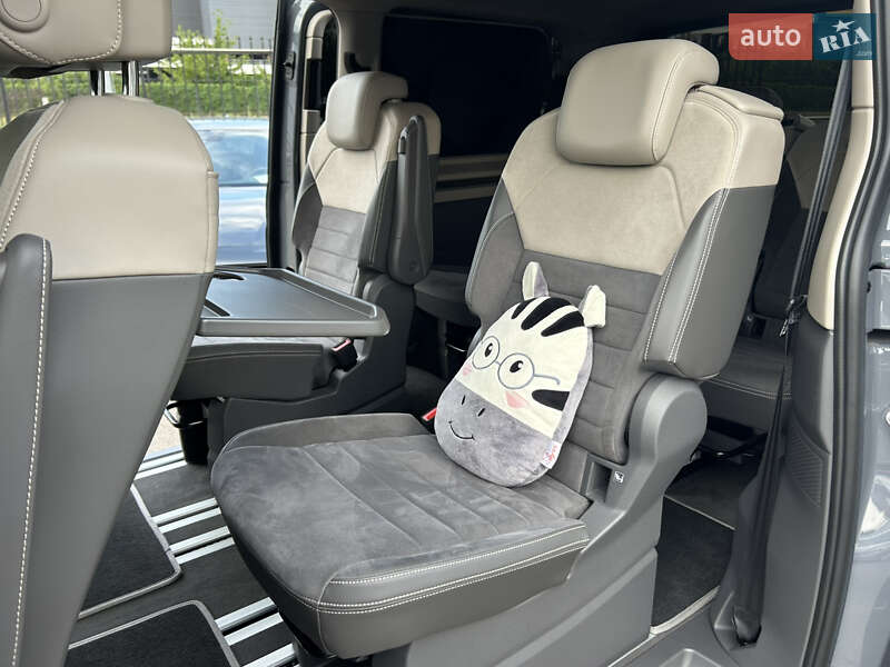 Минивэн Volkswagen Multivan 2023 в Киеве