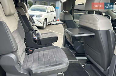 Минивэн Volkswagen Multivan 2023 в 