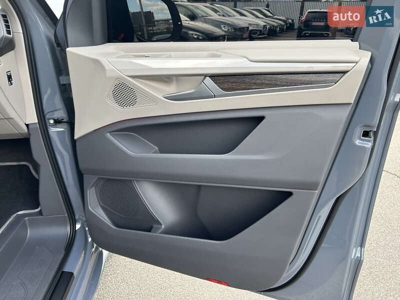 Минивэн Volkswagen Multivan 2023 в Киеве