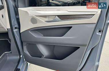 Минивэн Volkswagen Multivan 2023 в 