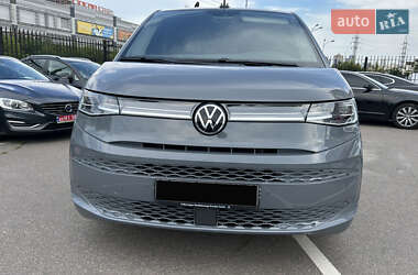 Минивэн Volkswagen Multivan 2023 в 