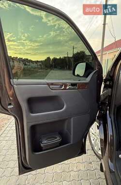 Минивэн Volkswagen Multivan 2015 в 