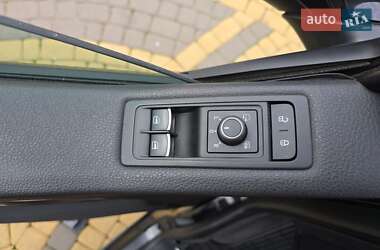 Минивэн Volkswagen Multivan 2016 в 