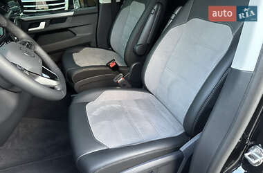 Минивэн Volkswagen Multivan 2024 в 