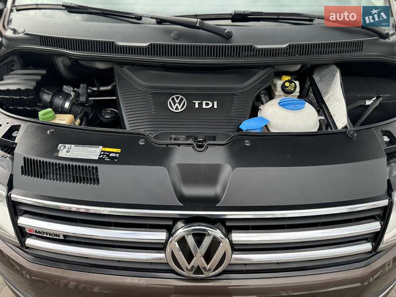 Минивэн Volkswagen Multivan 2016 в Ровно