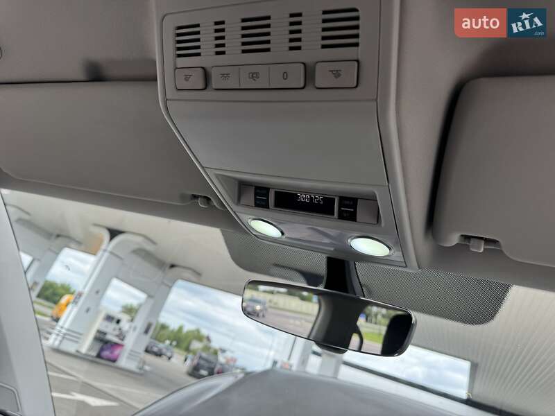 Минивэн Volkswagen Multivan 2016 в Ровно
