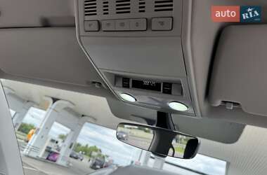 Минивэн Volkswagen Multivan 2016 в 