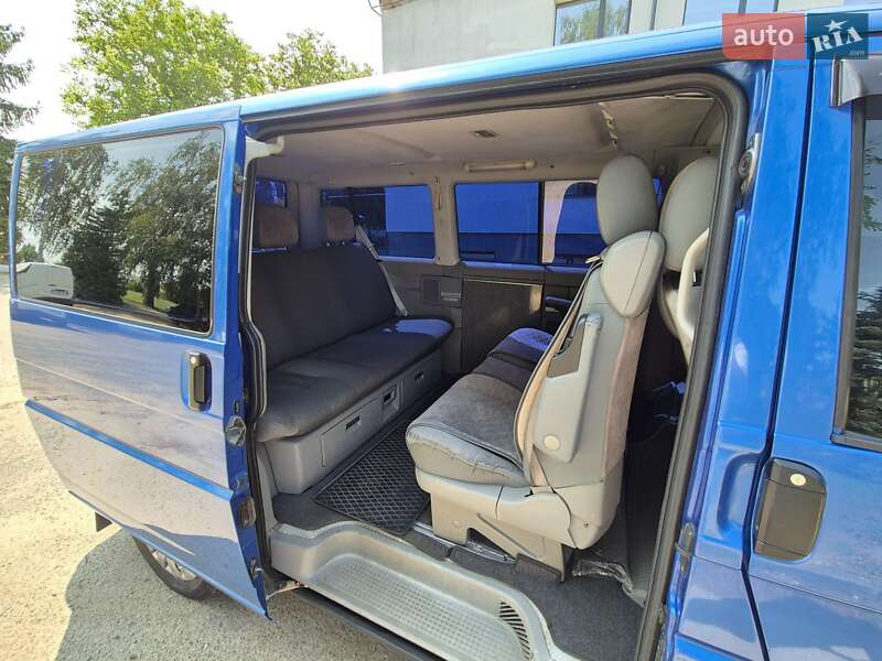 Минивэн Volkswagen Multivan 2002 в Корсуне-Шевченковском