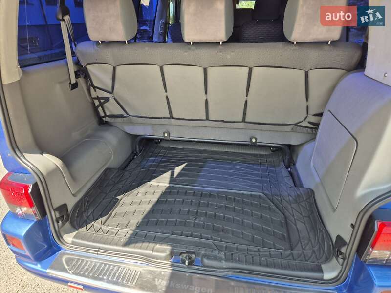 Минивэн Volkswagen Multivan 2002 в Корсуне-Шевченковском