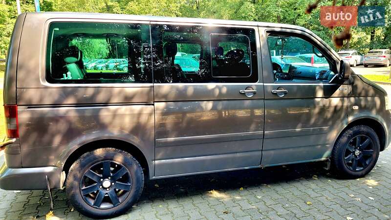 Минивэн Volkswagen Multivan 2006 в Киеве