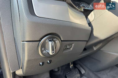 Минивэн Volkswagen Multivan 2016 в 
