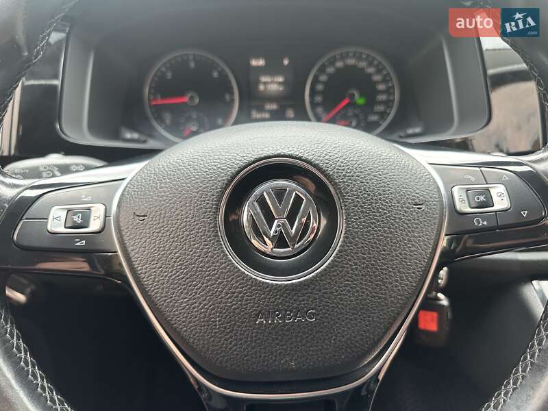 Минивэн Volkswagen Multivan 2017 в Днепре
