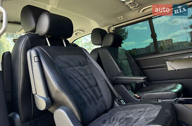 Минивэн Volkswagen Multivan 2017 в 