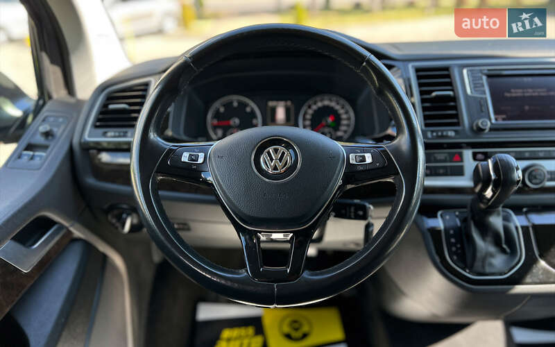 Минивэн Volkswagen Multivan 2017 в Львове