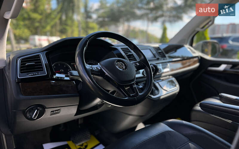 Минивэн Volkswagen Multivan 2017 в Львове
