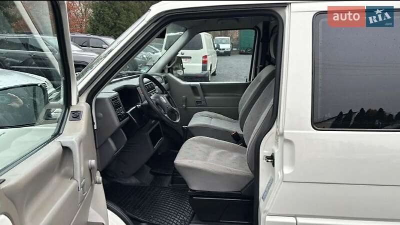 Минивэн Volkswagen Multivan 2001 в Днепре