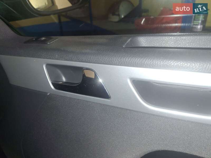 Минивэн Volkswagen Multivan 2012 в Днепре