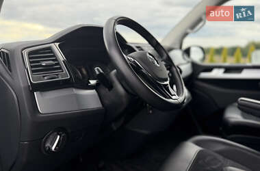 Мінівен Volkswagen Multivan 2016 в 