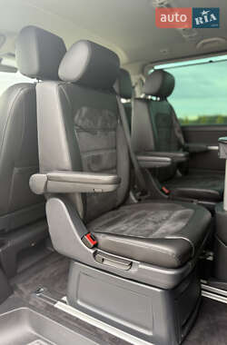 Мінівен Volkswagen Multivan 2016 в 