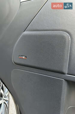 Минивэн Volkswagen Multivan 2012 в 