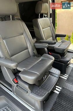 Минивэн Volkswagen Multivan 2012 в 