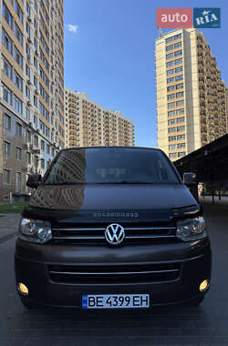 Минивэн Volkswagen Multivan 2010 в 