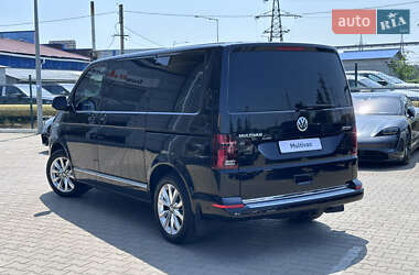 Минивэн Volkswagen Multivan 2023 в 