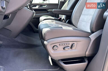 Минивэн Volkswagen Multivan 2023 в 