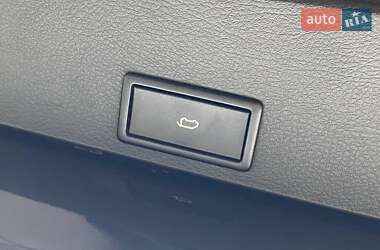 Мінівен Volkswagen Multivan 2019 в 