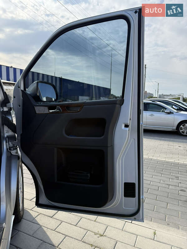 Мінівен Volkswagen Multivan 2011 в Стрию