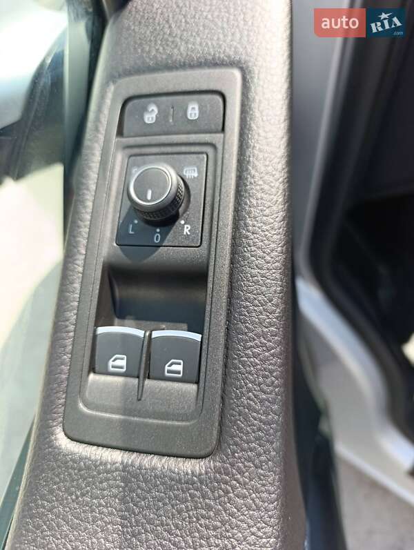 Минивэн Volkswagen Multivan 2019 в Киеве фото 23 Минивэн Volkswagen Multivan 2019 в Киеве