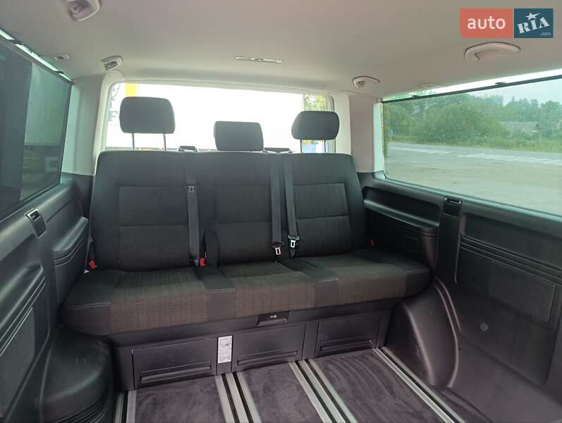 Минивэн Volkswagen Multivan 2017 в Долине