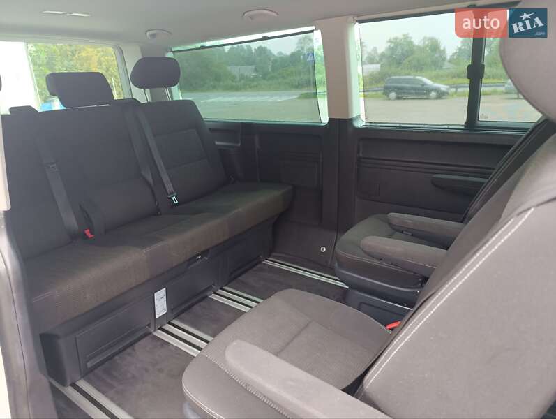 Минивэн Volkswagen Multivan 2017 в Долине