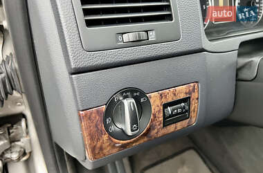 Мінівен Volkswagen Multivan 2011 в 