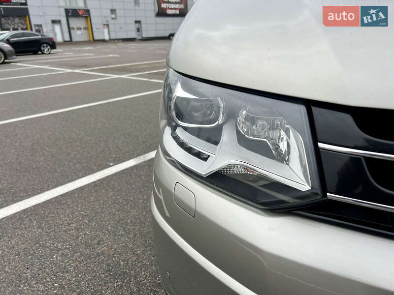 Минивэн Volkswagen Multivan 2011 в Киеве