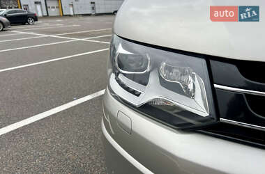 Мінівен Volkswagen Multivan 2011 в 
